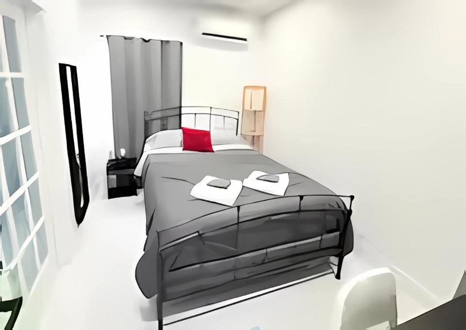 Private Close To Airport - Free Parking - 02 *