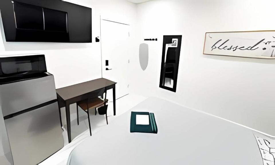 Private Close To Airport - Free Parking - 02