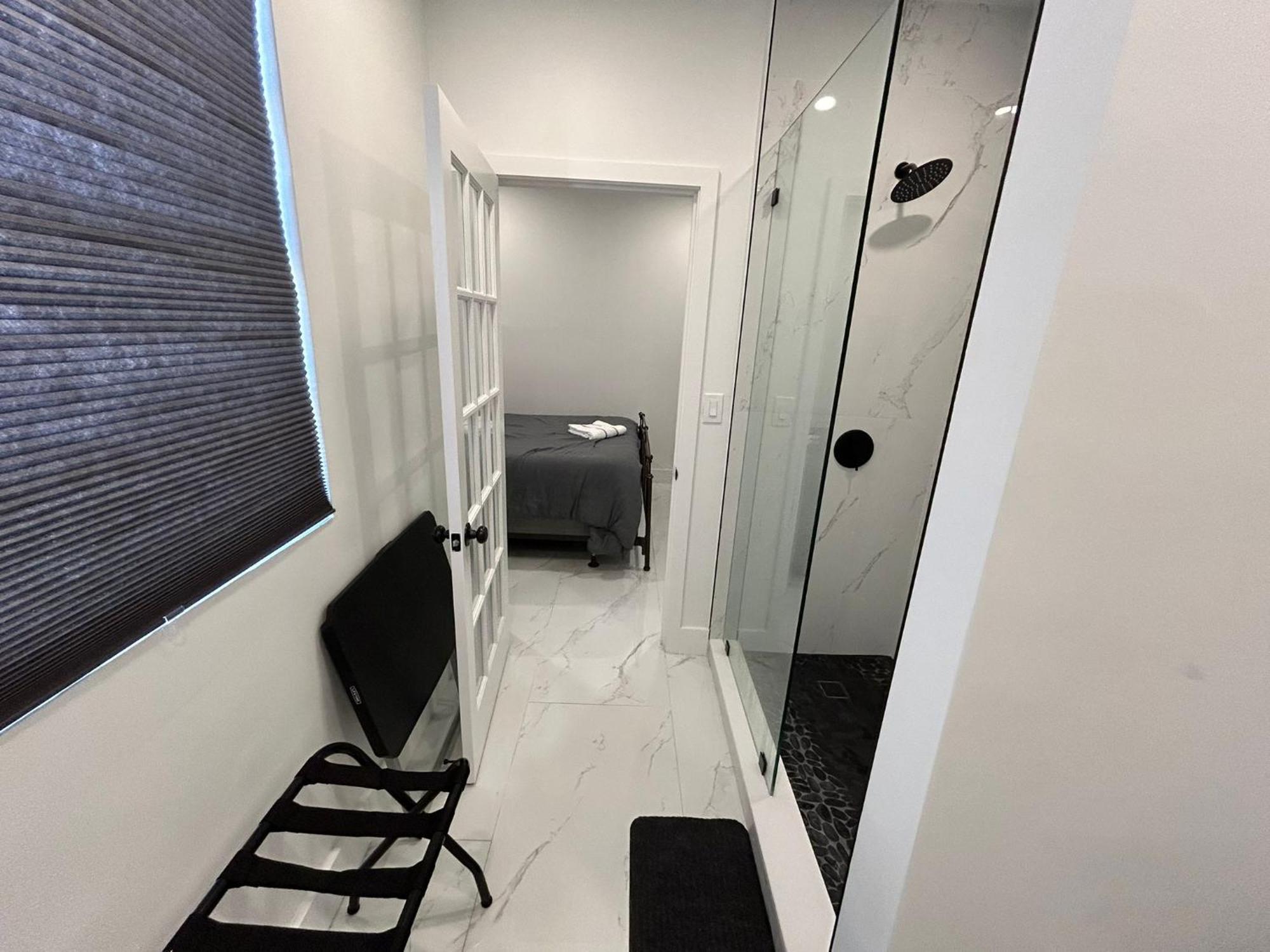 Quarto em Acomodações Particulares Private Close To Airport - Free Parking - 02